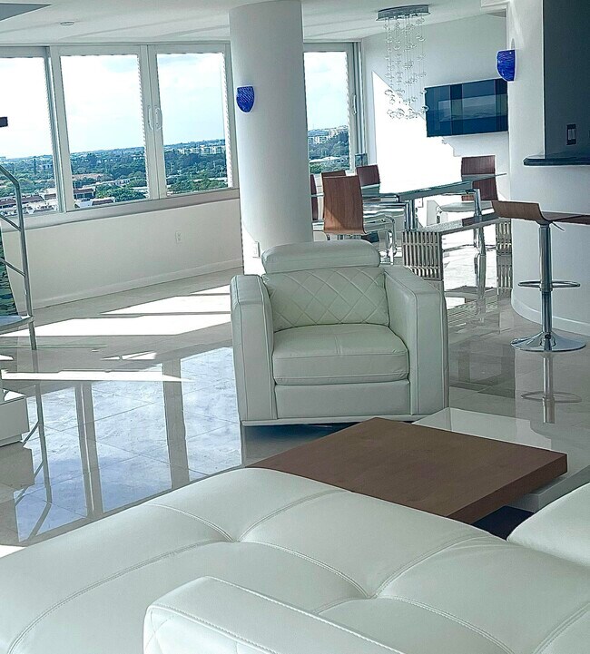 Foto del edificio - 3912 S Ocean Blvd