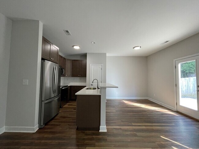 Building Photo - 621 Northway Dr