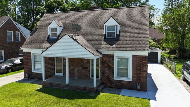 Building Photo - 22144 Moross Rd