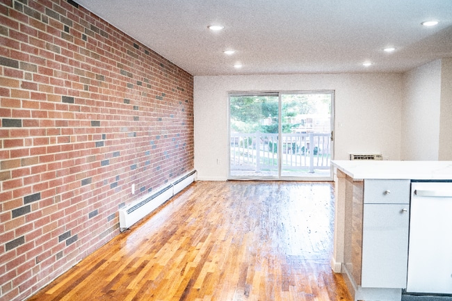 Building Photo - 78 Laning St