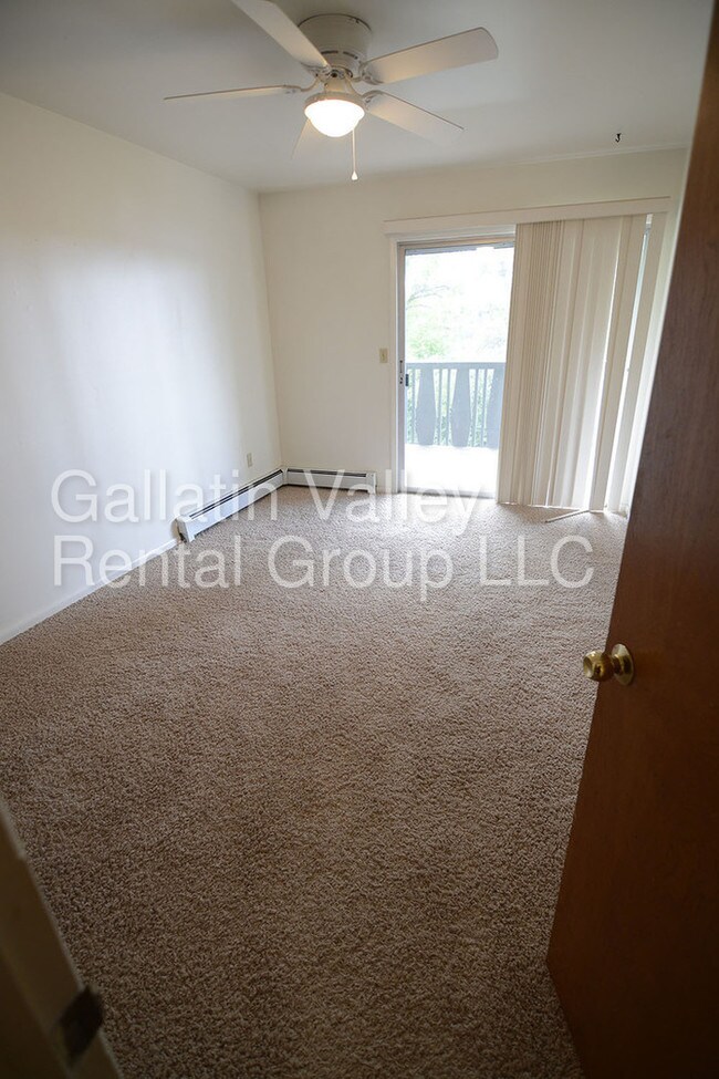 Building Photo - 703 S 16th Ave