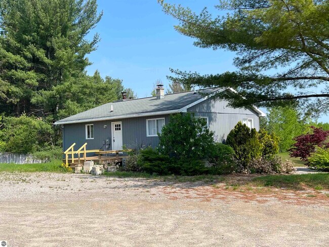 Building Photo - 3767 W South Airport Rd