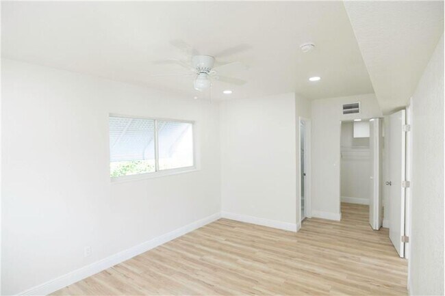 924 NW 11th Ct photo'