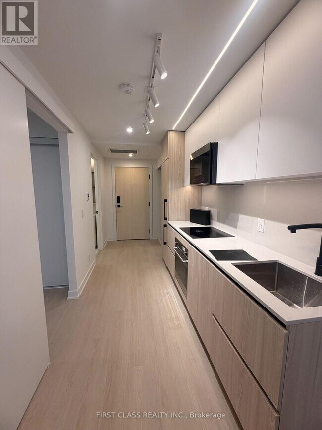 Building Photo - 699 Sheppard Ave E