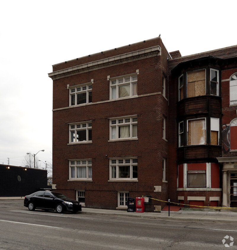 Building Photo - The Cathcart Apartments