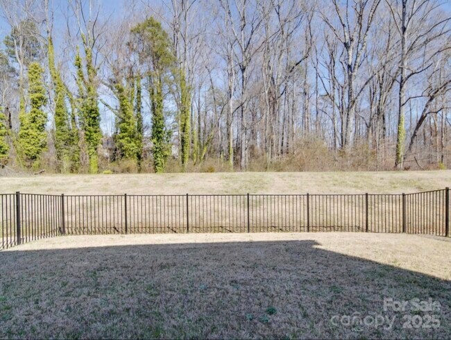 Foto del edificio - 109 Fosters Glen Pl