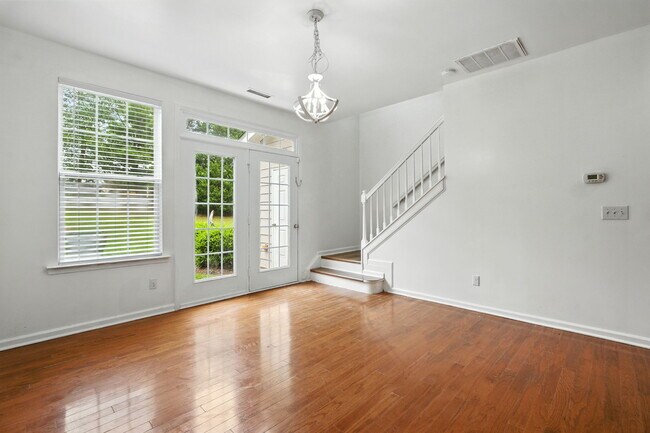Foto del edificio - 132 Point Comfort Ln