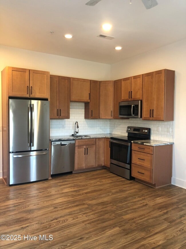 Building Photo - 204 Arcadian Row