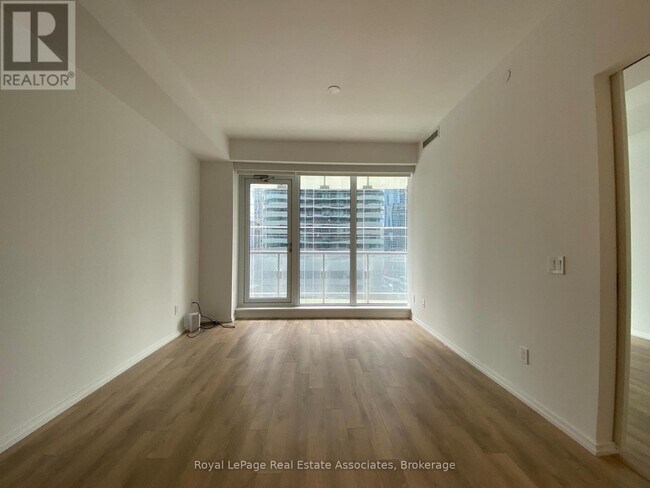 Photo du bâtiment - 197 Yonge St
