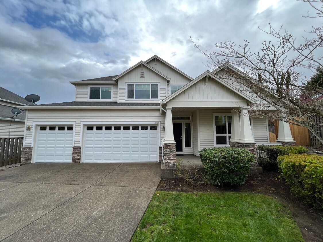 Primary Photo - Spacious 5 Bed + Bonus Room 3 Bath House i...