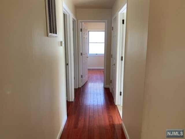 Foto del edificio - 323 Parkside Dr