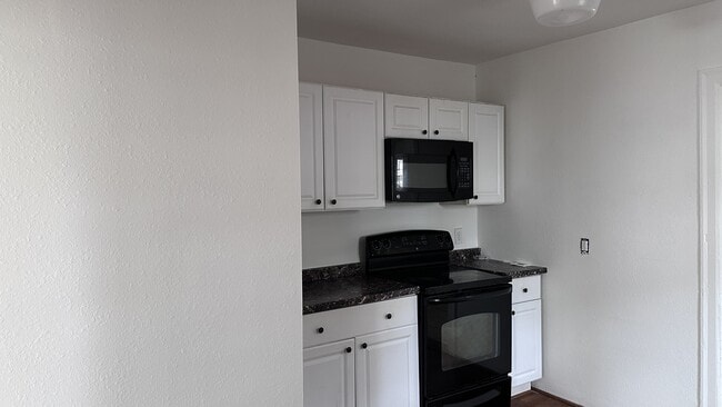 Building Photo - 2839 Topeka St