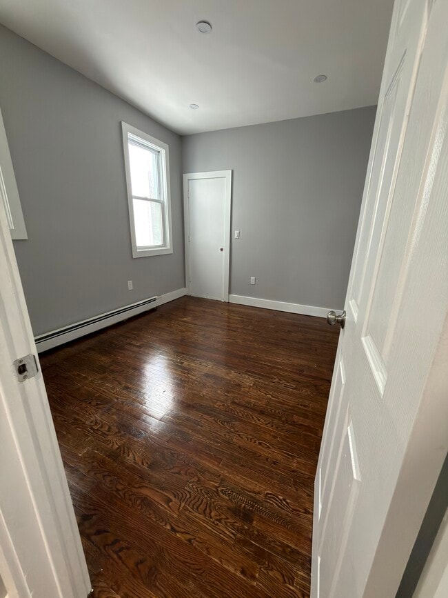 223 Bayview Ave 1 - 221 Bayview Ave