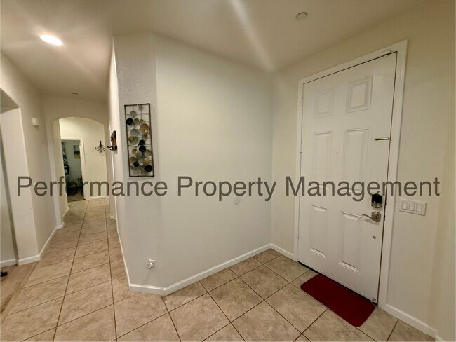 Building Photo - Spacious 4 Bed/2 Bath SW Bakersfield Home w/ RBP & $0 Deposit Option
