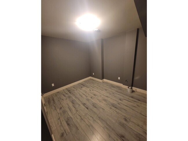 Photo du bâtiment - 10595-1159B 159b St