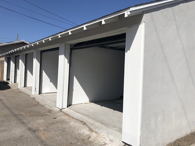 Building Photo - 128 7th St