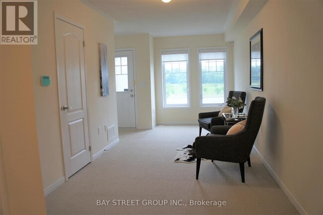 Photo du bâtiment - 5289 Major Mackenzie Dr E