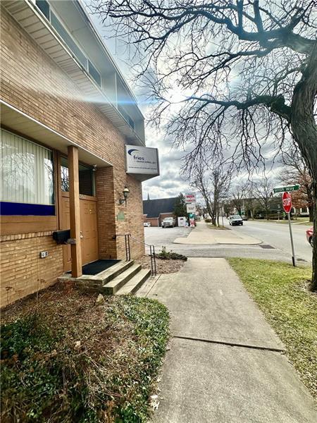 Primary Photo - 357 Main St
