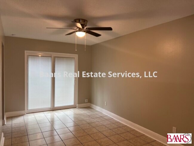 Building Photo - Remodeled Townhouse