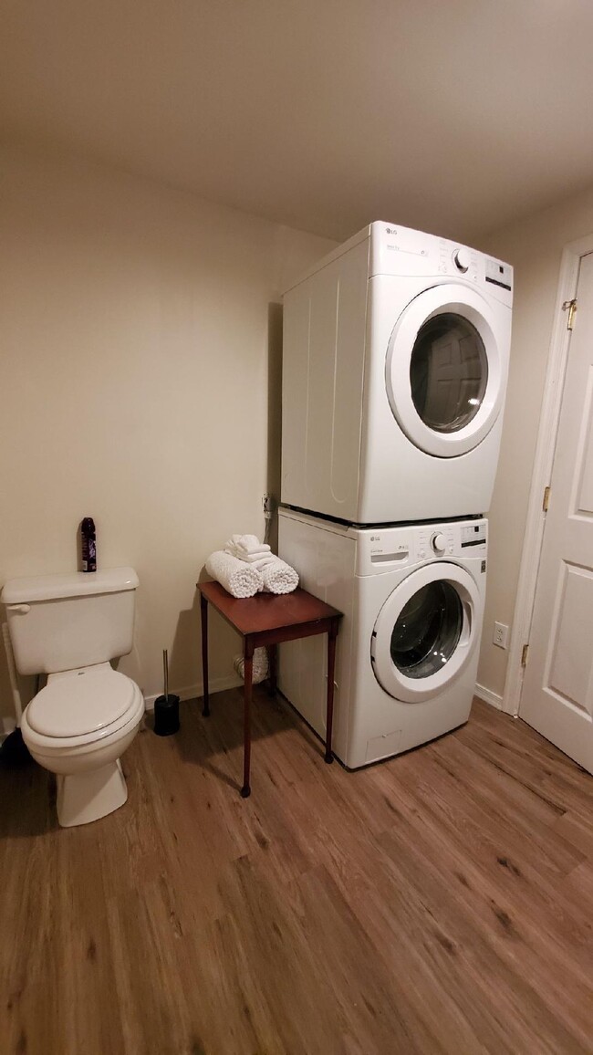 Building Photo - 243 York Rd