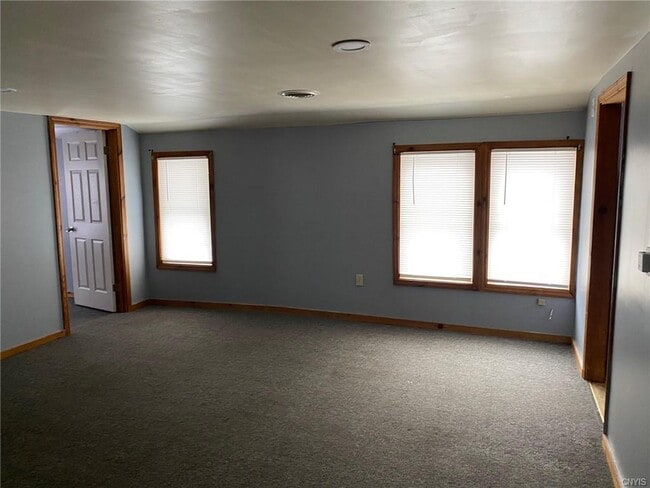 Building Photo - 711 Elm St