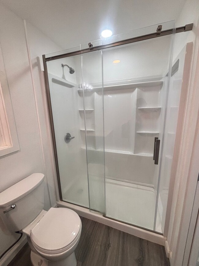 Foto del edificio - 1 Bedroom- $_______  Newly remolded-privat...