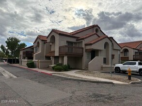 Building Photo - 839 S Westwood