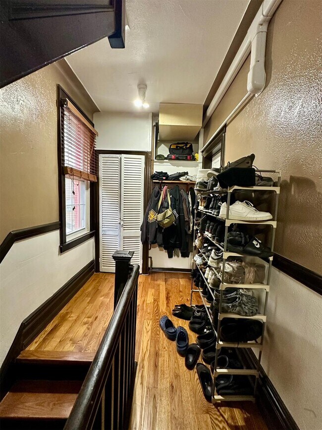 Foto del edificio - 8713 135th St