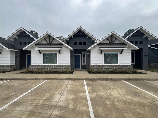 Building Photo - 10317 Lake Rd