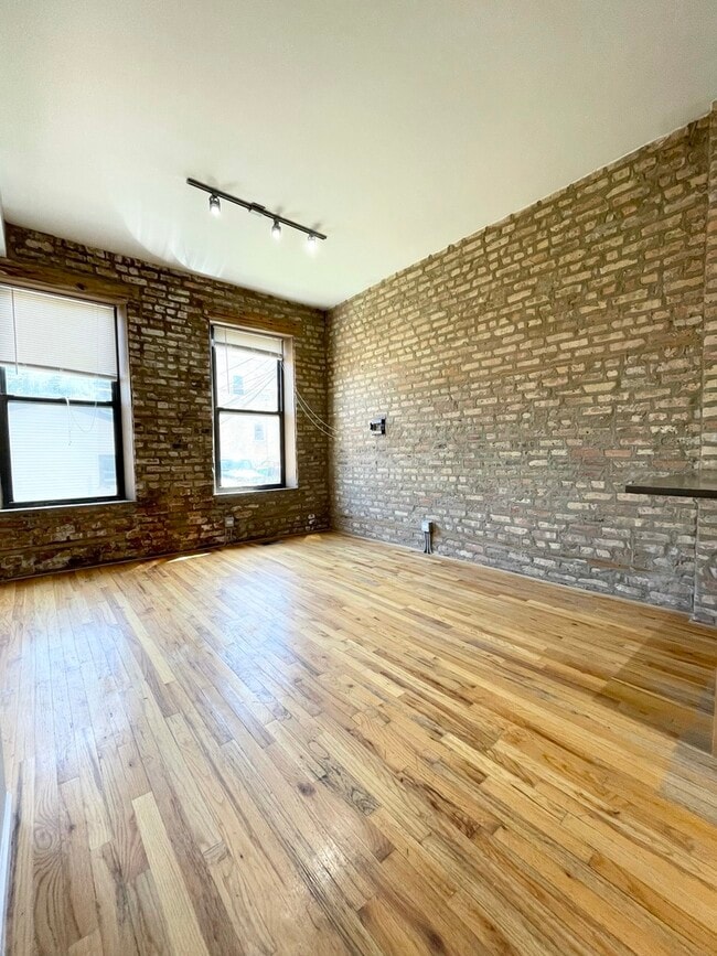 Foto del edificio - 1927 N Wolcott Ave