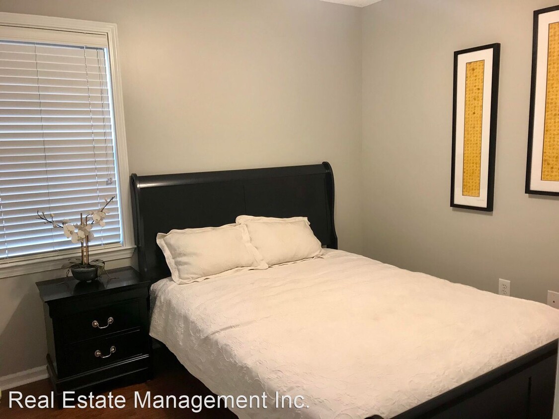 Building Photo - 3 br, 2 bath House - 215 Buckskin Dr