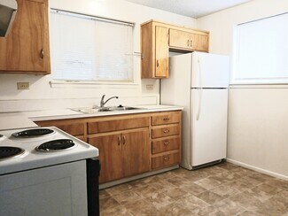 Building Photo - 212 Juniper St N