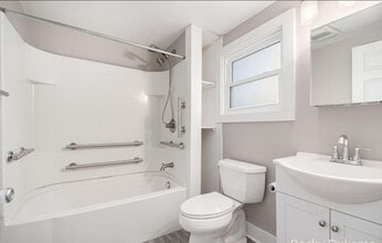 Building Photo - 778 Eleanor St NE