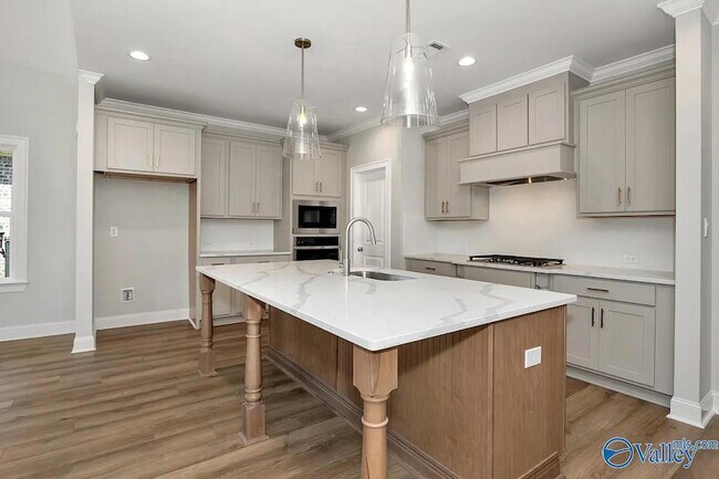 Foto del edificio - 16535 Hamilton Pl