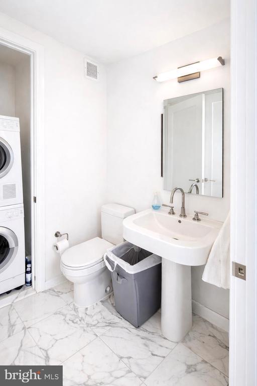 Building Photo - 1414 S Penn Square