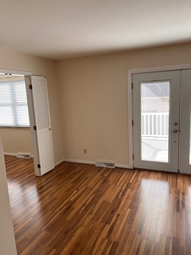 Building Photo - 1071 University Blvd