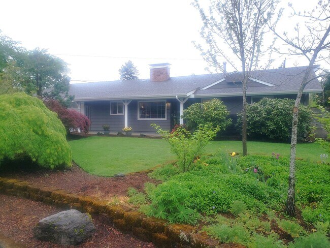 Foto del edificio - 3 Bedroom One Level House with Large Backyard on Cul de Sac in NE Portland