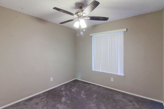 Foto del edificio - Upgraded and super clean!