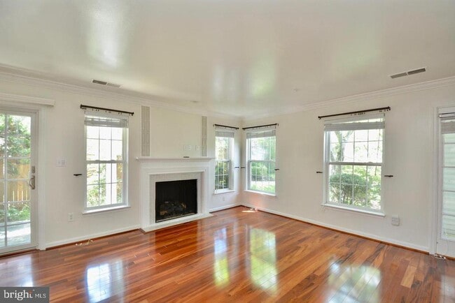 Foto del edificio - 6603 Netties Ln