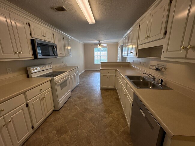 Foto del edificio - 217 Village Pkwy