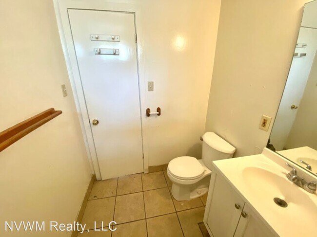 Building Photo - 3 br, 1 bath House - 1081 Canosa Ave
