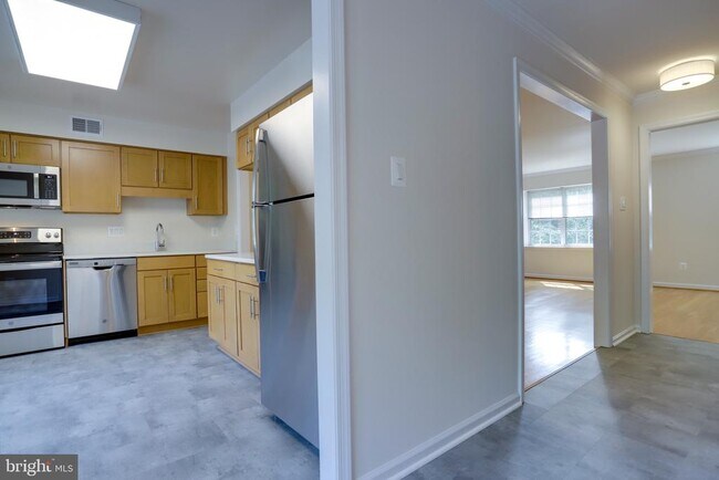 Building Photo - 2332 McGregor Ct