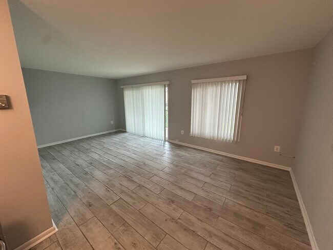 Building Photo - 6998 Hanover Pky