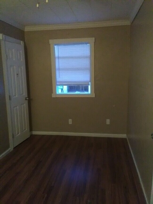 Foto del edificio - 120 W DARBY ST