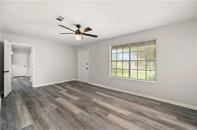 Foto del edificio - Single Family Residence