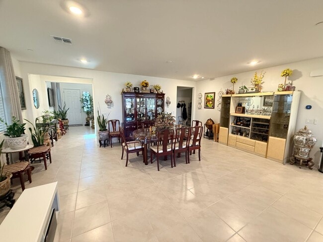 Building Photo - Gated NW community 5Bed