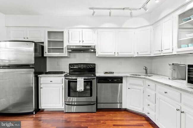 Foto del edificio - 842 S American St