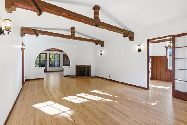 Foto del edificio - 2811 Bright Ln