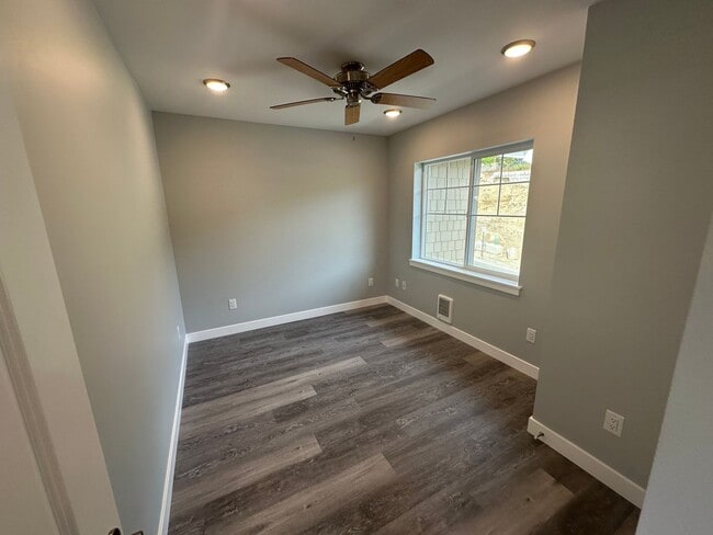 Building Photo - 3501 Sussex Dr