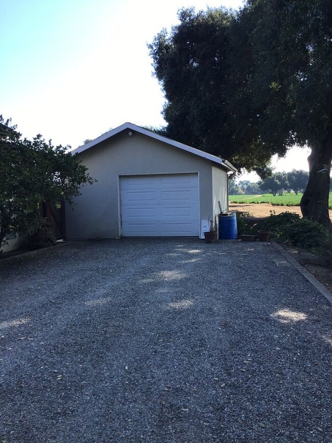 Building Photo - 3 Bedroom Home in Gilroy